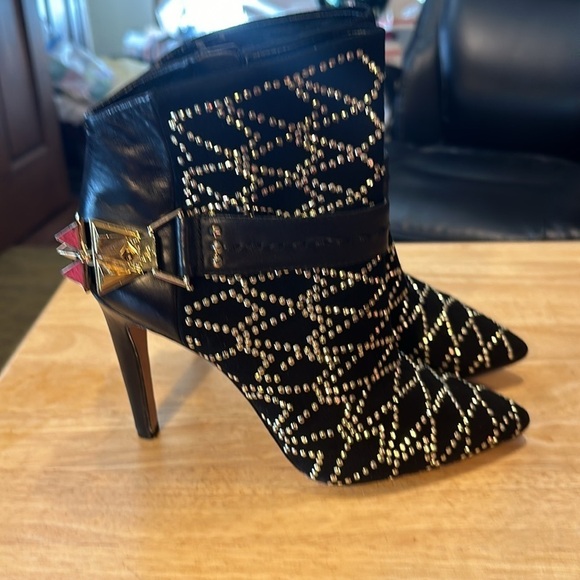 Vintage pair of leather suede and bling boots. Fashion boots. Size 4.​​ - Picture 2 of 8